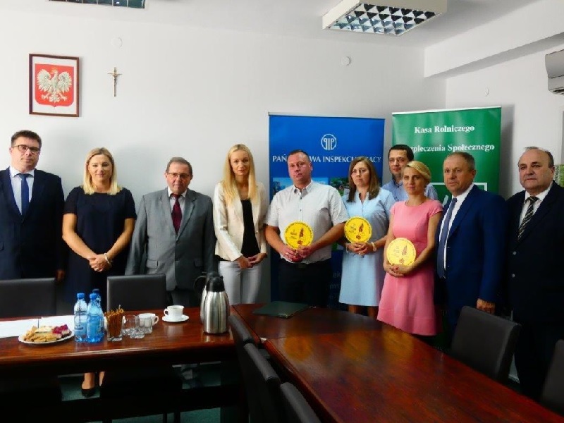 foto: laureaci i organizatorzy