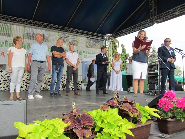 Kierownik Placówki terenowej KRUS w Ciechanowie Mariola Kołakowska, zaprezentowała ideę konkursu „Bezpieczne Gospodarstwo Rolne” i przedstawiła nagrodzonych rolników