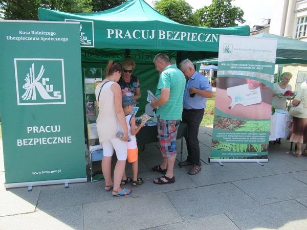 foto: Stoisko informacyjne KRUS podczas mazowieckich Dni Zdrowia w Radomiu