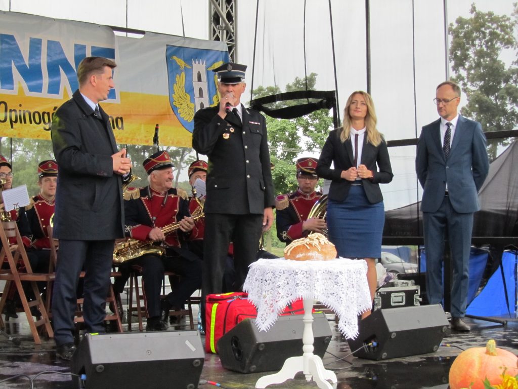 przekazanie sprzętu medycznego strażakom