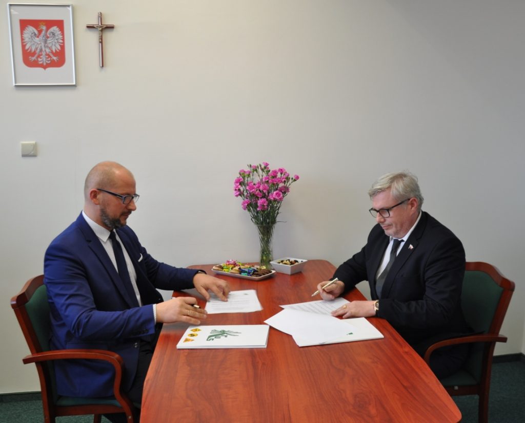 Dyrektor Kasy Rolniczego Ubezpieczenia Społecznego Oddziału Regionalnego w Gdańsku Jarosław Pergoł i Dyrektor Pomorskiego Oddziału Regionalnego Agencji Restrukturyzacji i Modernizacji Rolnictwa Karol Narloch