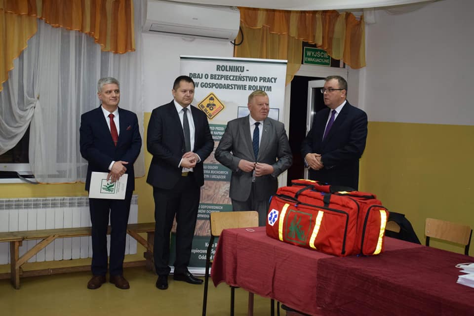 Pan Senator Rafał Ambrozik i dwaj nowo wybrani radni sejmiku łódzkiego – Pan Poseł Grzegorz Wojciechowski i minister w kancelarii Prezydenta RP, Pan Paweł Sałek