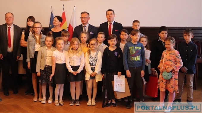 wręczenie nagród w konkursie plastycznym KRUS dla Dzieci