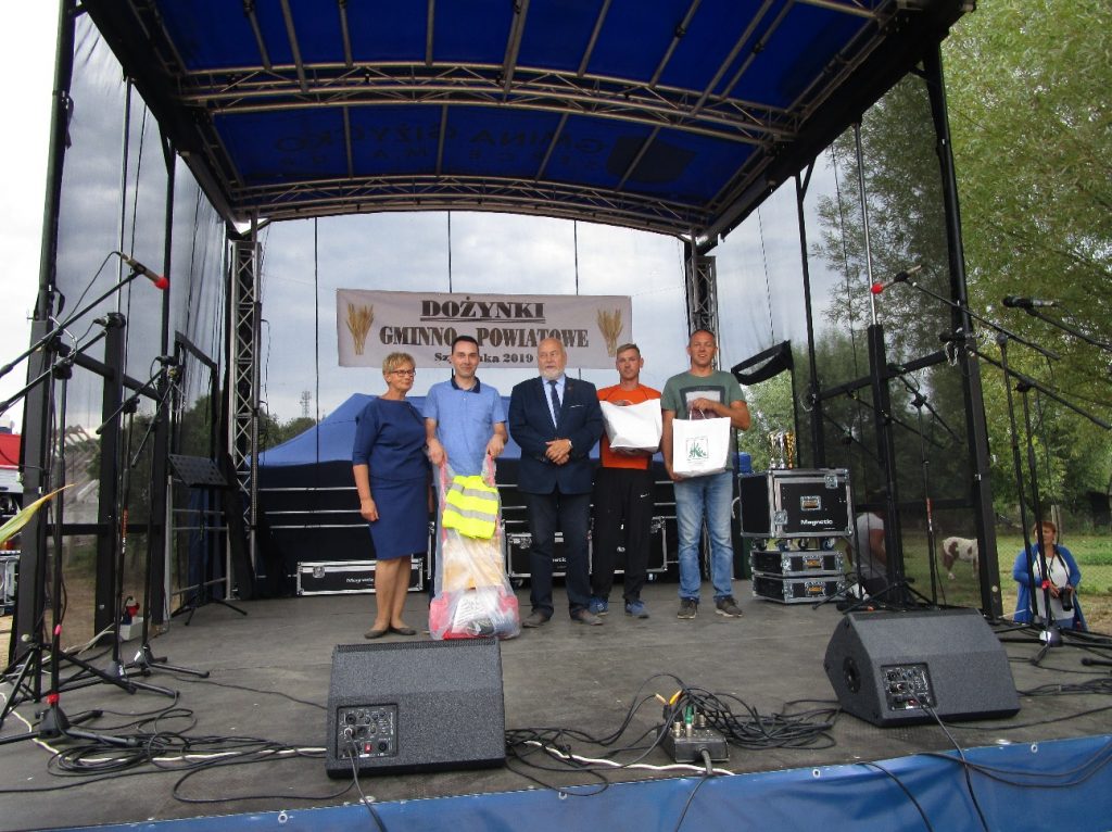 Nagrody wręczył zwycięzcom Pan Henryk Żuchowski - Dyrektor OR KRUS w Olsztynie