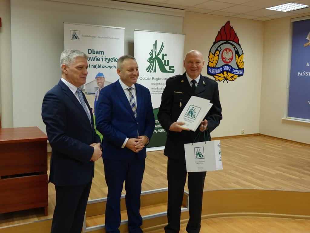 Wręczenie zestawów ratownictwa przedmedycznego jednostkom OSP z województwa łódzkiego