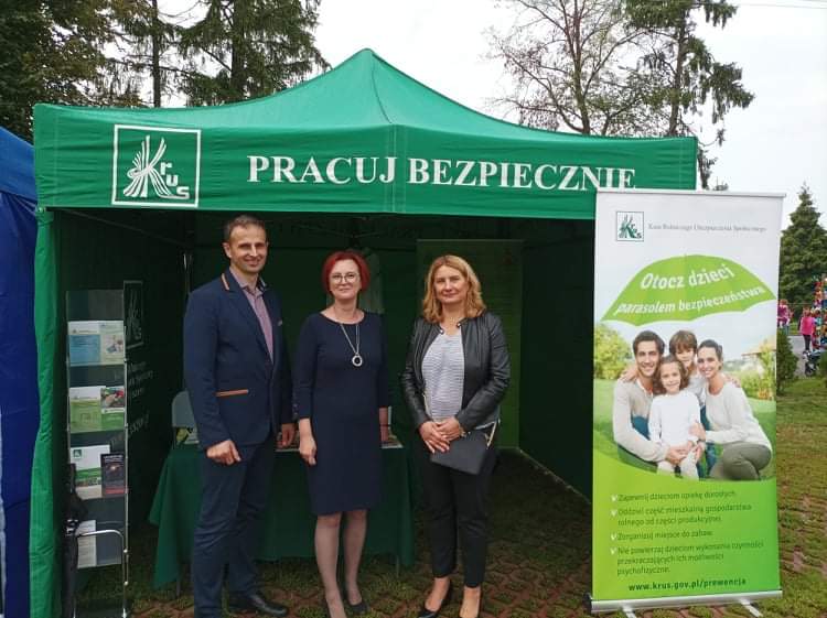 Stoisko informacyjne KRUS - pracownicy Placówki Terenowej w Sokołowie Podlaskim