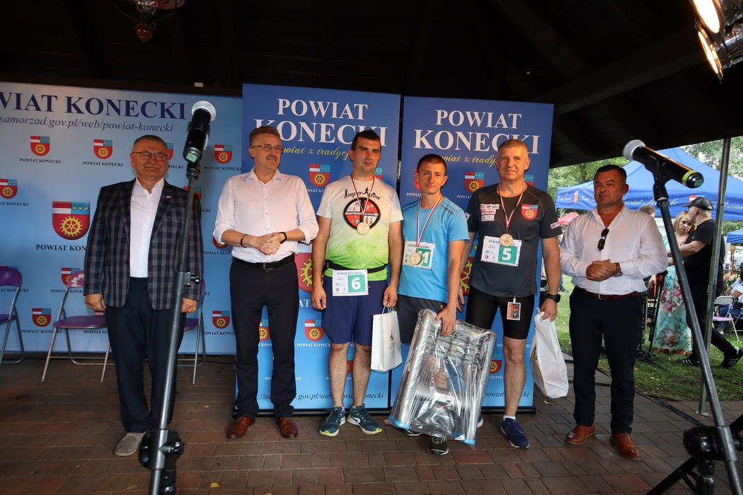 IV Bieg rolnika w Maleńcu -wręczenie nagród na scenie