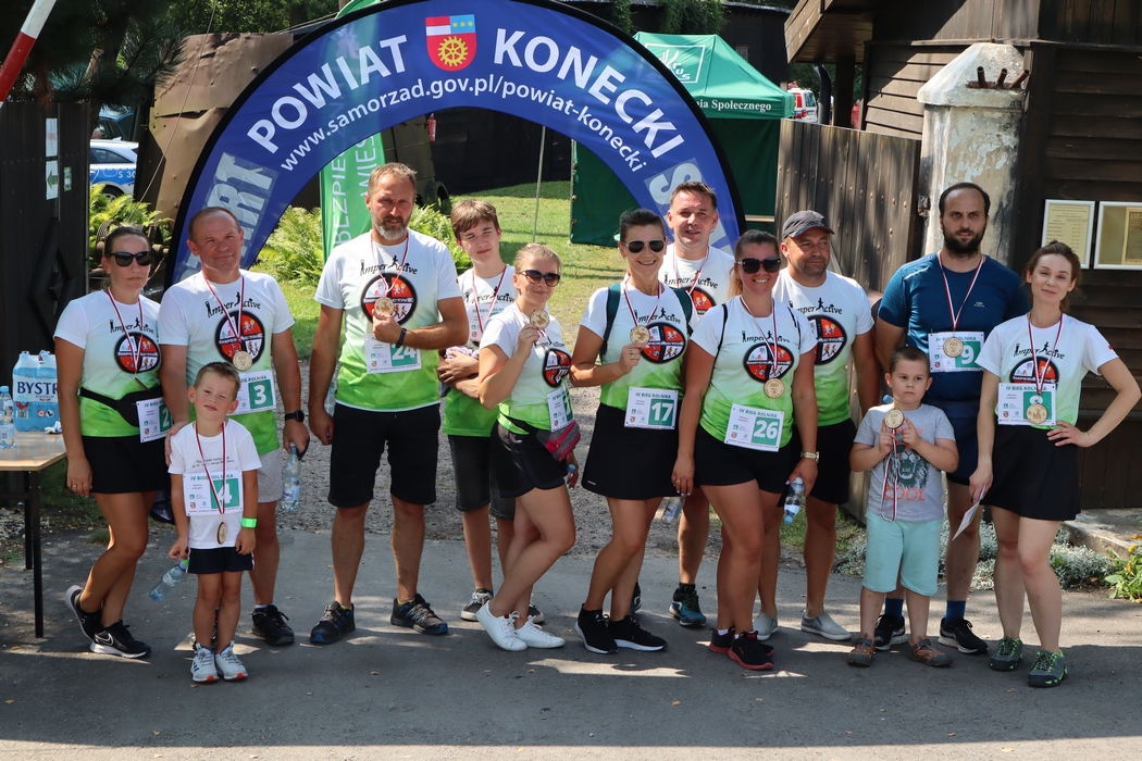 IV Bieg rolnika w Maleńcu - Pamiątkowe  zdjęcie na mecie