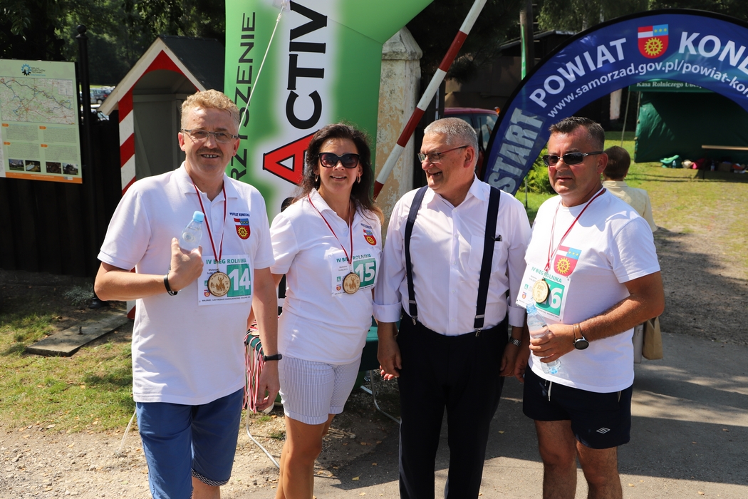 IV Bieg rolnika w Maleńcu - Pamiątkowe  zdjęcie na mecie