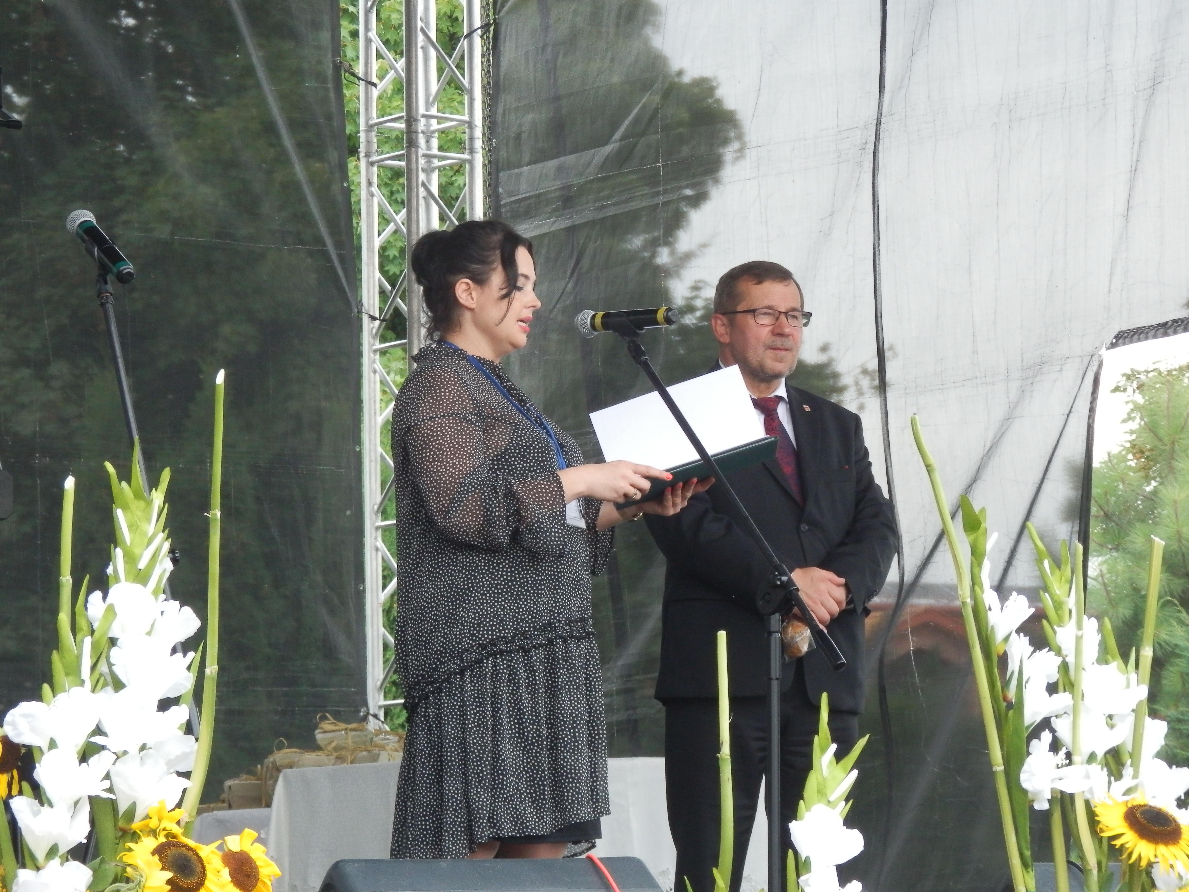 Kierownik PT KRUS w Sochaczewie Elwira Chodakowska-Malara odczytała  list do rolników z okazji 30-lecia KRUS