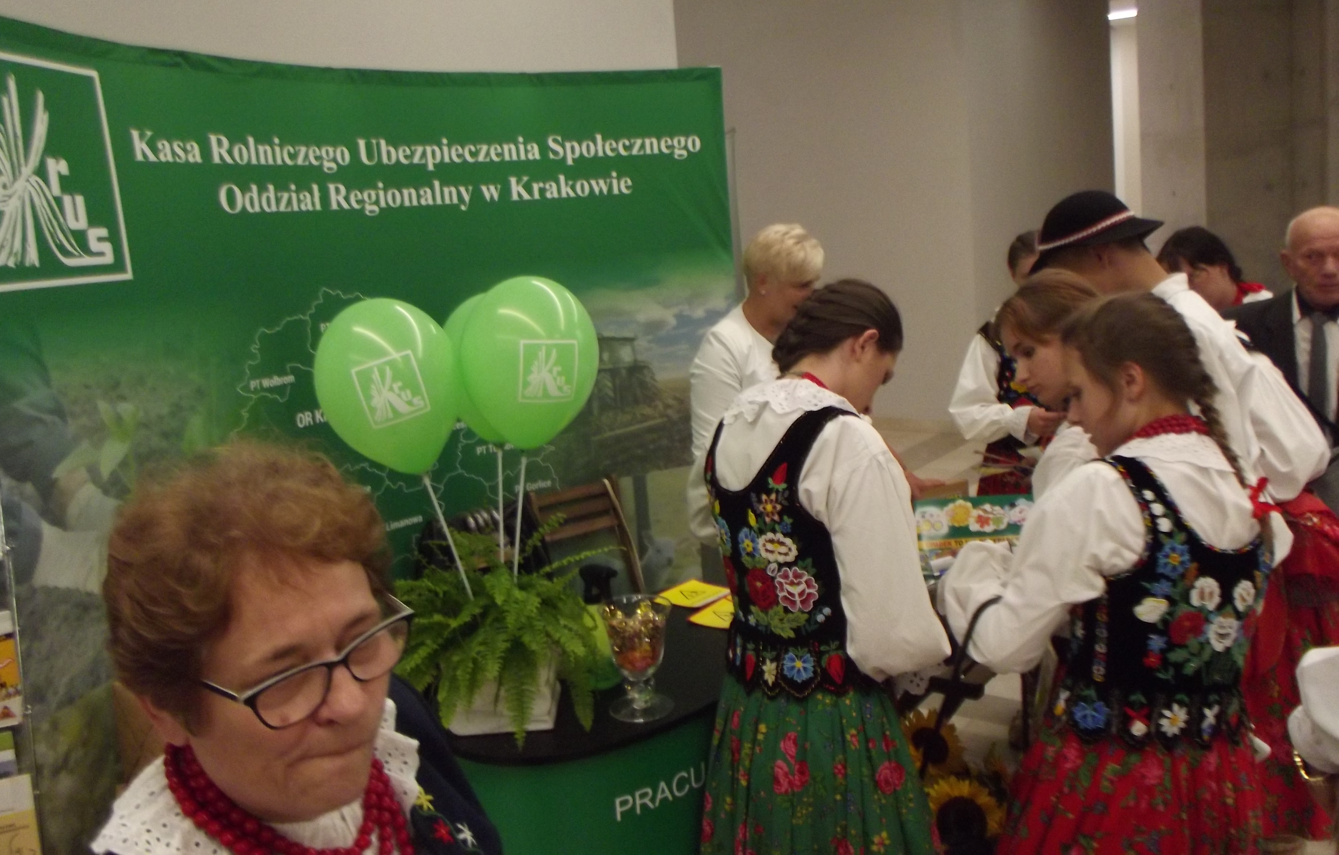 Stoisko informacyjne OR KRUS w Krakowie podczas 40-lecia NSZZRI ,,Solidarność”