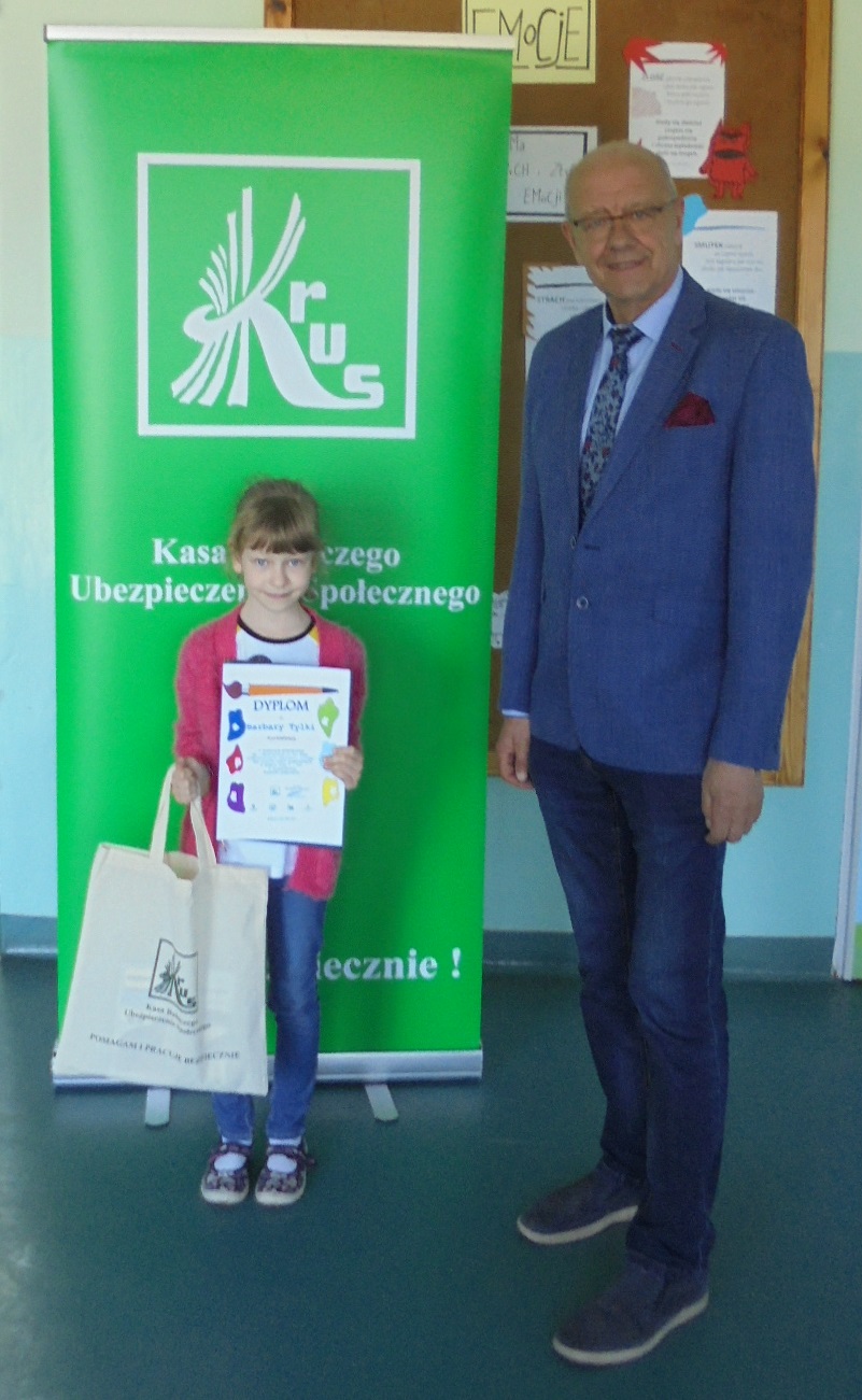 Laureatka Konkursu Barbara Tylka z Kierownikiem PT KRUS w Inowrocałwiu Grzegorzem Olszewskim